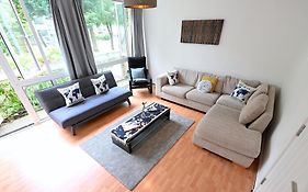 4 Bedroom Patio House Regent'S Park - Parking